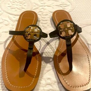 Tory Burch Mini Miller thong sandal in black calf leather